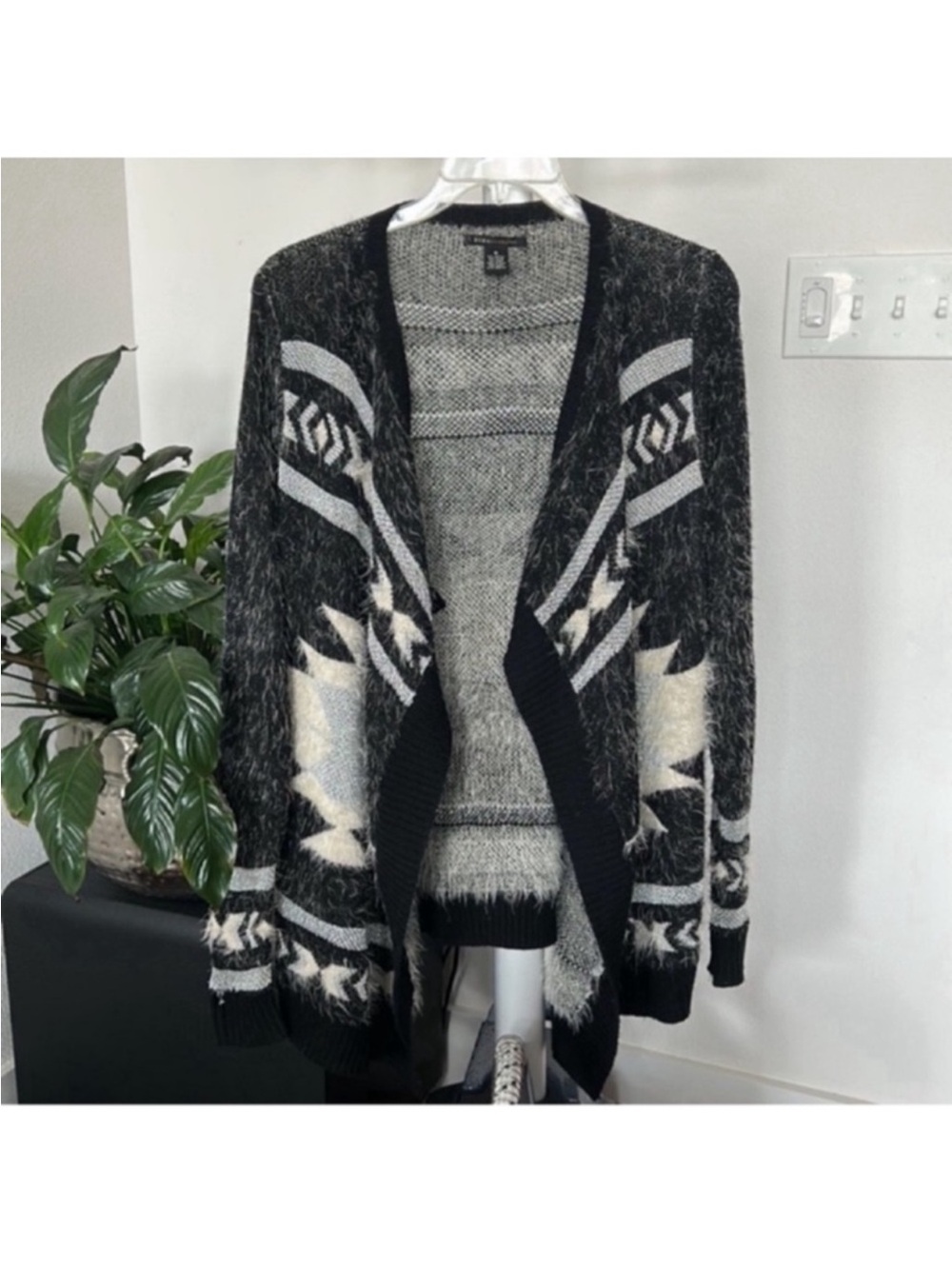 BCBGMAXAZRIA Boho Western Open front Draped Sweater Cardigan Sz M Black Ivory